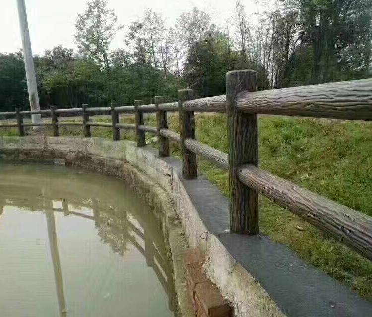 河道水泥仿木护栏 景观仿藤栏杆 预制仿木纹栅栏