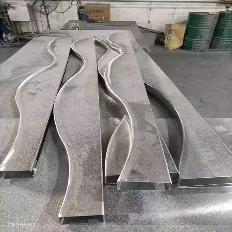 铝板焊接弧形方通 木纹铝方通异形吊顶加工定制 欧百得