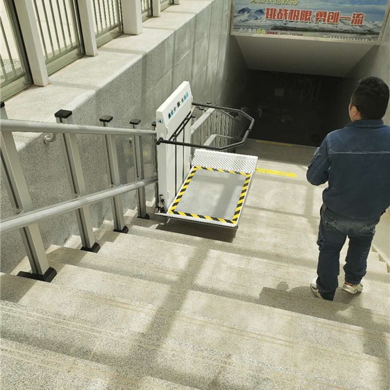 无障碍爬楼平台 升降平台设备厂启运自贡市 生产楼道电梯