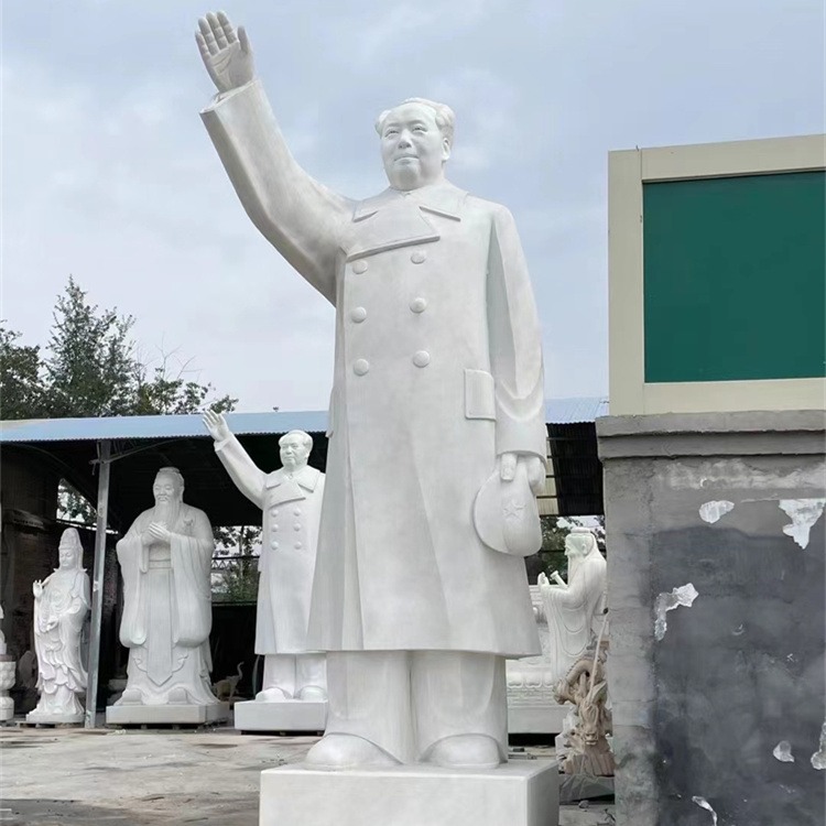 毛主席招手雕像，站立的毛主席雕像图片