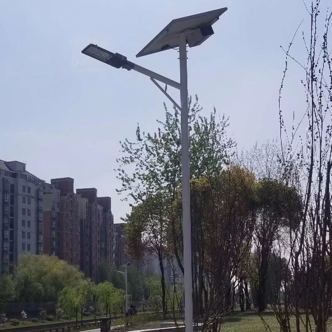 兴诺光电 三门峡市太阳能路灯生产厂家 户外路灯太阳能双头路灯 农村太阳能led路灯