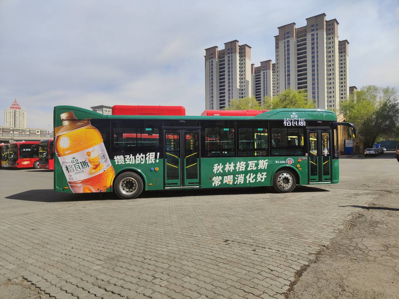 乌鲁木齐公交车车内广告设计哪家专业，新疆珍宝公交广告实力解析